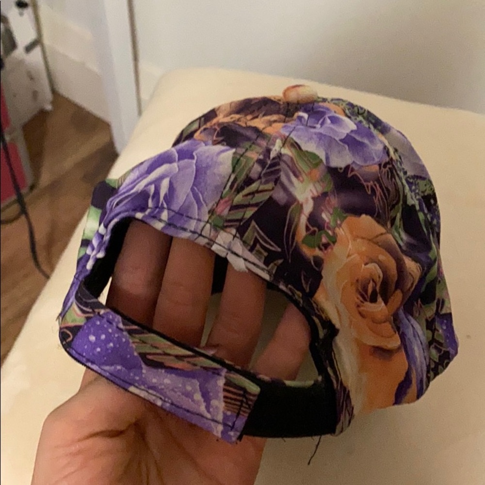 Floral hat - Picture 3 of 4